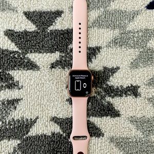 Women’s Rose Gold Apple Watch SE - 40mm